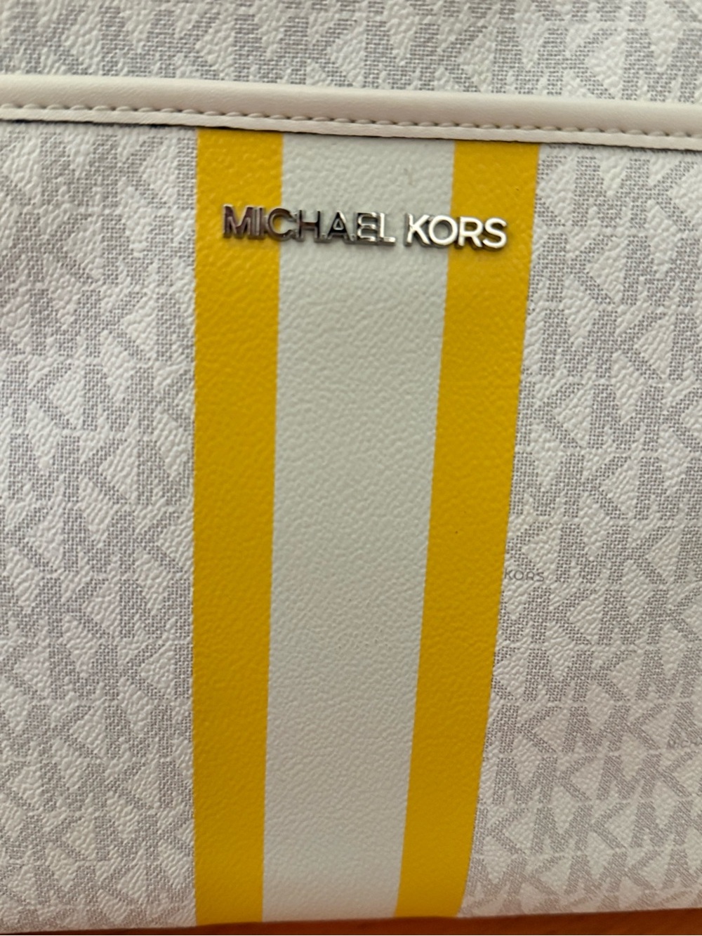 Michael Kors Bedford White & Yellow Signature Crossbody Bag EUC - Picture 4 of 13